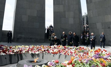Prezydenci Armenii, Rosji, Francji i Cypru składają kwiaty przed memoriałem Cicernakaberd