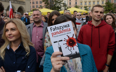 Antycovidowa manifestacja w Krakowie