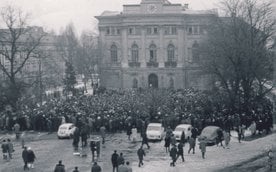 W samo południe pod Biblioteką Uniwersytecką (starym BUW-em na kampusie przy Krakowskim Przedmieściu