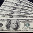 Dolar przewartościowany. Analitycy z Wall Street są podzieleni: sprzedawać czy nie?