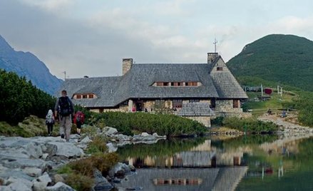 Schronisko PTTK w Dolinie Pięciu Stawów w Tatrach. Fot. piecstawow.pl/Marcin Kin