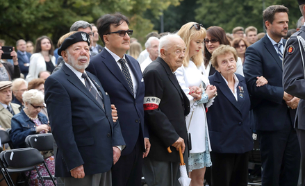 Odsłonięcie pomnika gen. Zbigniewa Ścibora-Rylskiego ps. Motyl 2 sierpnia 2019 r. Od lewej inicjator