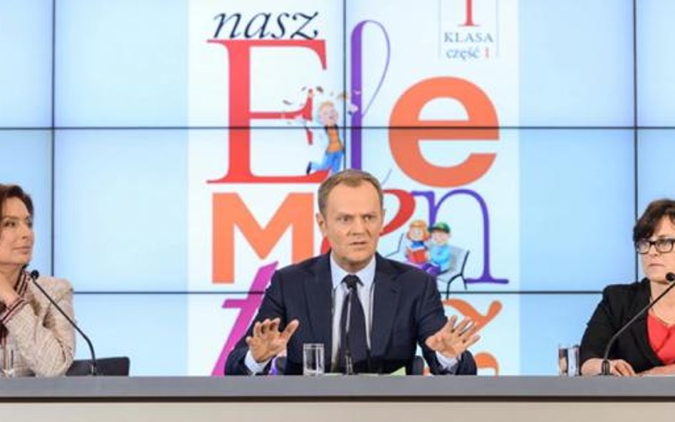 Nowy elementarz powstaje w ekspresowym tempie. We wtorek premier Donald Tusk pokazał jego okładkę, a