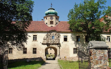 Zamek w Głogówku powstał na przełomie XIII i XIV w. Istniejący dziś obiekt został zbudowany na przeł