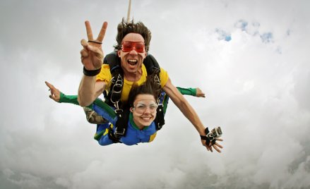 Firma rozliczy w kosztach skoki ze spadochronem i loty w tunelu