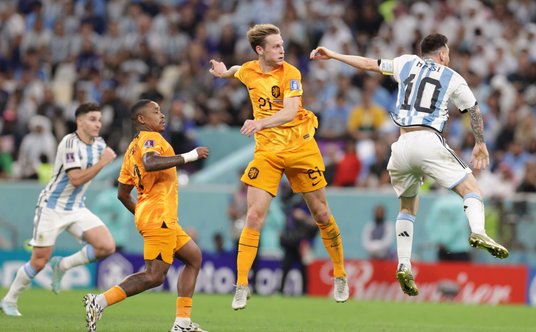 Messi w meczu z Holandią strzelał, asystował, a czasem nawet fruwał