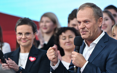 Przewodniczący Platformy Obywatelskiej Donald Tusk cieszył się z wyniku wyborczego Koalicji Obywatel