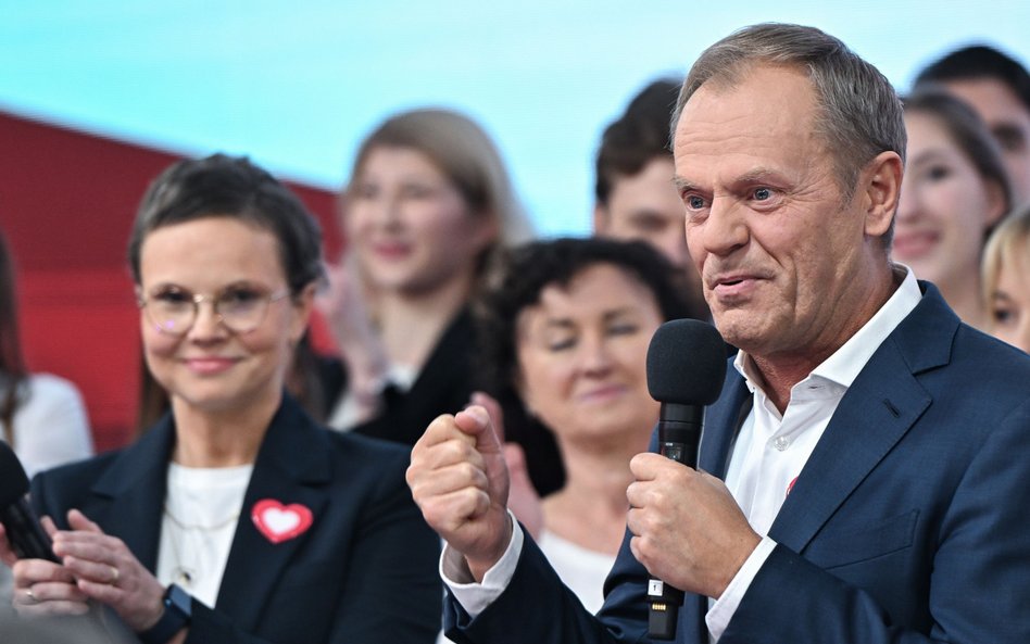 Przewodniczący Platformy Obywatelskiej Donald Tusk cieszył się z wyniku wyborczego Koalicji Obywatel