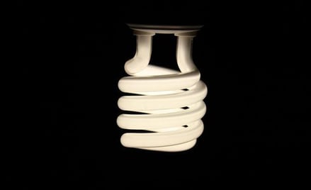 Świetlówki są wypierane przez lampy LED i ze względu na wysokie koszty ich recyklingu coraz mniej si