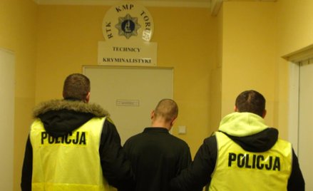Wyrzucił szczeniaka z czwartego piętra
