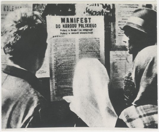 Na ulicach wyzwolonych miast rozklejano manifest PKWN