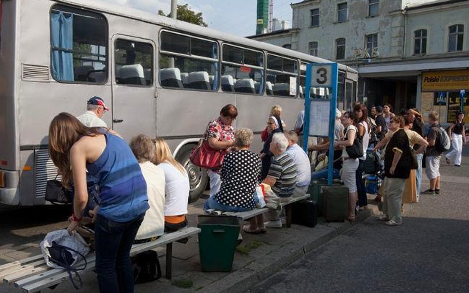 Zniżki na przejazd: samorząd z transportem, ale bez praw