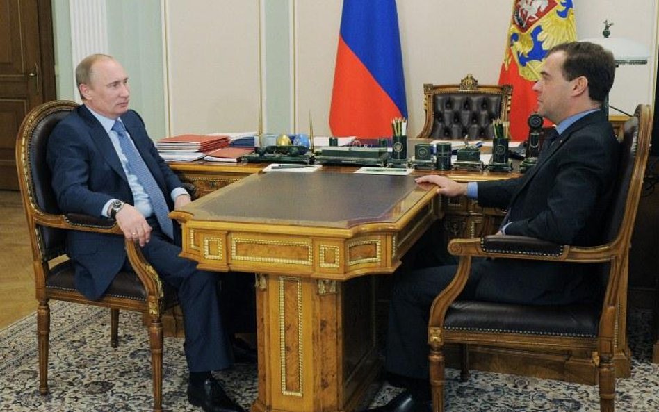Putin milczy w sprawie rządu Miedwiediewa