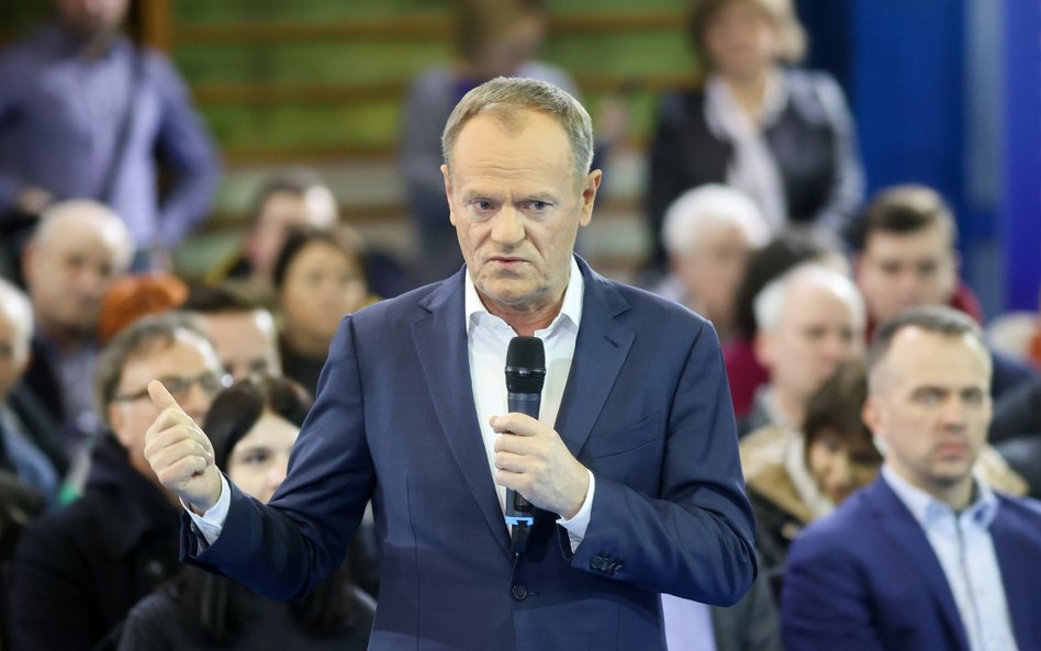 Przewodniczący Platformy Obywatelskiej Donald Tusk podczas otwartego spotkania z mieszkańcami miasta