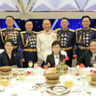 Kim Dzong Un z żoną i córką w czasie bankietu na cześć armii