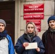 Przedstawiciele organizacji Ostatnie Pokolenie przed kancelarią prezesa rady ministrów.