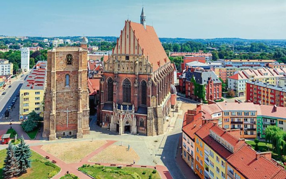 Monumentalna katedra w Nysie to obowiązkowe miejsce do zobaczenia przy okazji wizyty w mieście.
