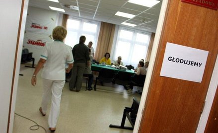 Dyrektorzy zadłużonych szpitali dostaną nagrody