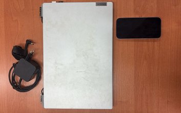 Funkcjonariusze zabezpieczyli laptopa oraz telefon komórkowy, których zawartość jest obecnie szczegó