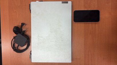 Funkcjonariusze zabezpieczyli laptopa oraz telefon komórkowy, których zawartość jest obecnie szczegó