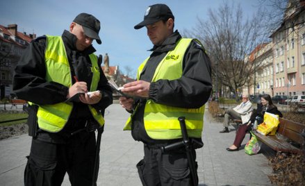 Za wypadek w drodze na służbę policjant nie dostanie odszkodowania.