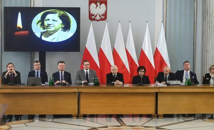 Prezes PiS Jarosław Kaczyński oraz posłowie PiS na posiedzeniu Parlamentarnego Zespołu Przeciwdziała