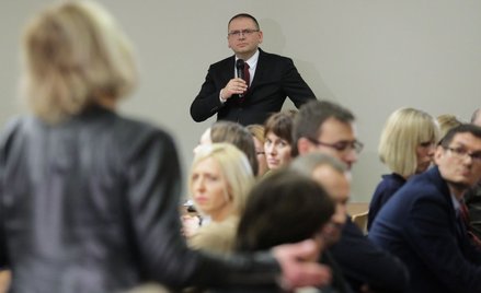 Prezes SR Maciej Nawacki podczas zebrania sędziów Sądu Rejonowego w Olsztynie.