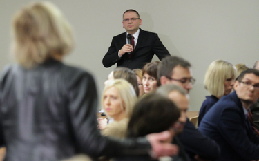 Prezes SR Maciej Nawacki podczas zebrania sędziów Sądu Rejonowego w Olsztynie.
