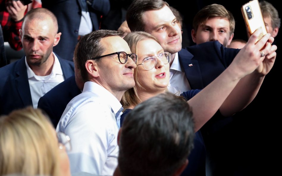 Morawiecki na wiecu w Ostrołęce: Oni wyprzedawali srebra rodowe