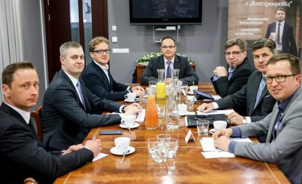 Uczestnicy debaty zgodzili się, że dalsza cyfryzacja kraju powinna się odbywać niezależnie od uwarun