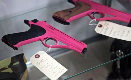 Pistolet pod choinkę
