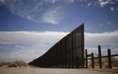 Spółki walczą o udział w projekcie Muru Trumpa