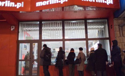 Czerwona Torebka przejmuje Merlina. To dopiero początek