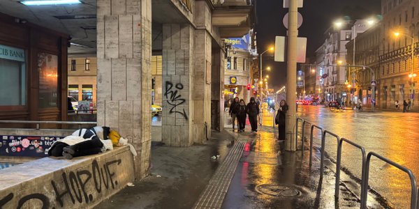 Dziennikarz „Rzeczpospolitej” zobaczył, jak wyglądają Węgry Orbána. W Budapeszcie ludzie śpią na ulicy