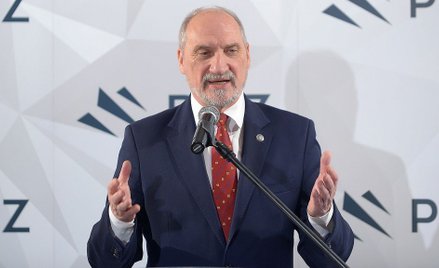 Macierewicz: Nie publikować aneksu, tylko przekazać SKW