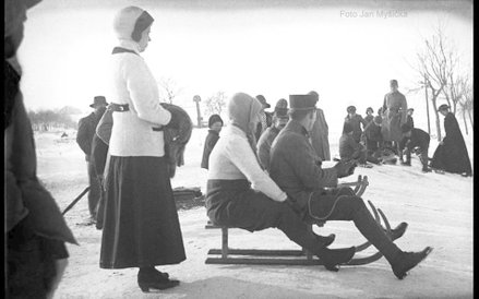 Jazda na sankach po poligonie, Eger [obecnie Węgry], 14 marca 1917, fot. Jan Myšička