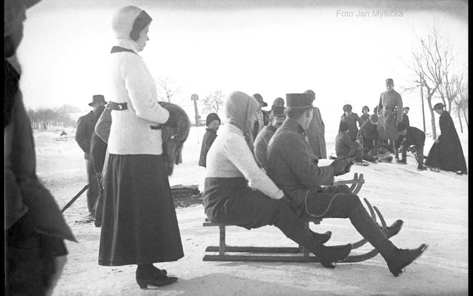 Jazda na sankach po poligonie, Eger [obecnie Węgry], 14 marca 1917, fot. Jan Myšička