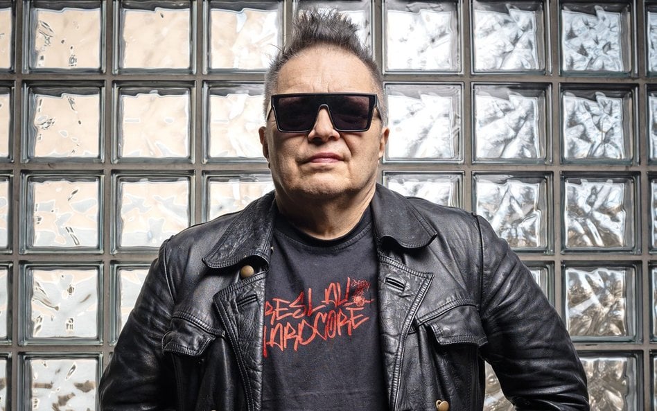 Zygmunt „Muniek" Staszczyk śpiewa w T.Love od 1982 r. Jest jedynym członkiem grupy posiadającym stat