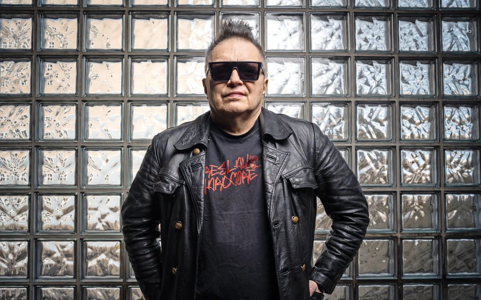 Zygmunt „Muniek" Staszczyk śpiewa w T.Love od 1982 r. Jest jedynym członkiem grupy posiadającym stat