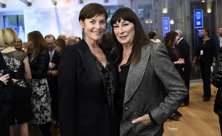 Anjelica Huston (z prawej) z aktorką Carey Lowell