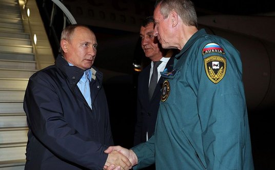 Władimir Putin z wizytą w zalanym powodzią mieście Brack nad Angarą