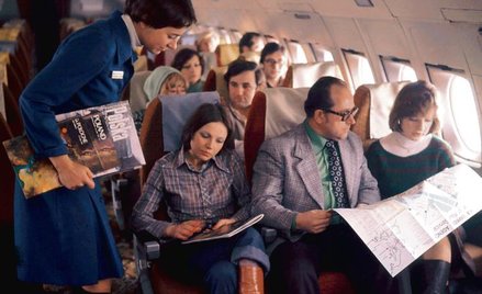 Na pokładzie samolotu LOT w latach 70. Za Gierka latanie stało się bardziej egalitarne.