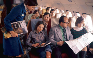 Na pokładzie samolotu LOT w latach 70. Za Gierka latanie stało się bardziej egalitarne.