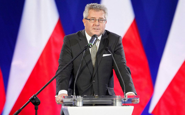 Ryszard Czarnecki o spadku PiS w sondażu: Ma skłócić Polaków w święta
