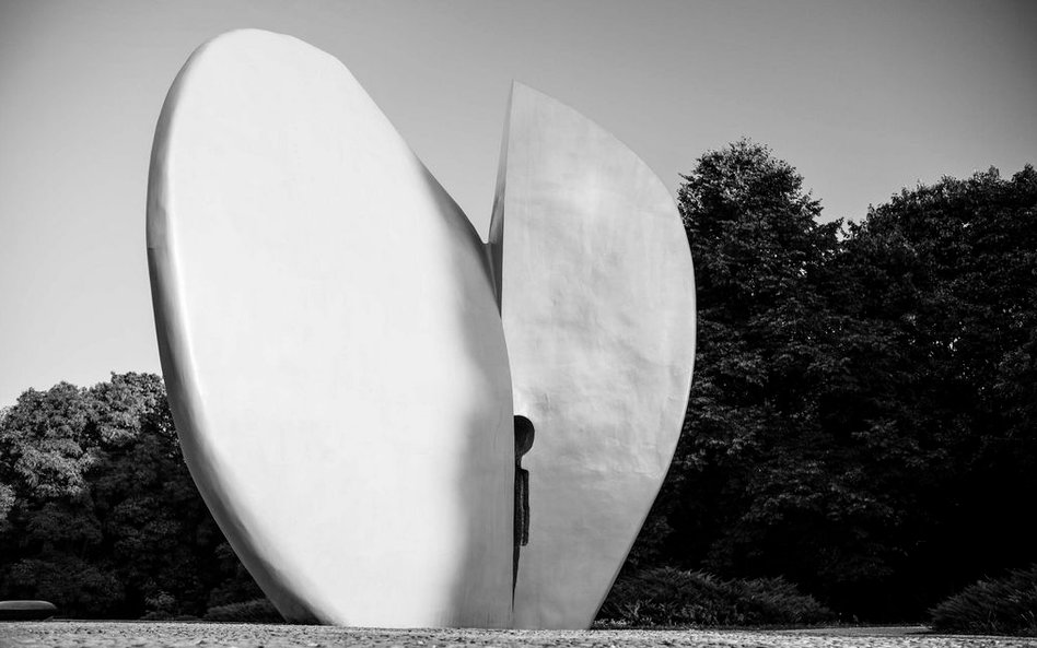 Bez tytułu (Pomnik Martyrologii Dzieci – Ofiar Hitleryzmu, Łódź), 2015, odbitka żelatynowo-srebrowa