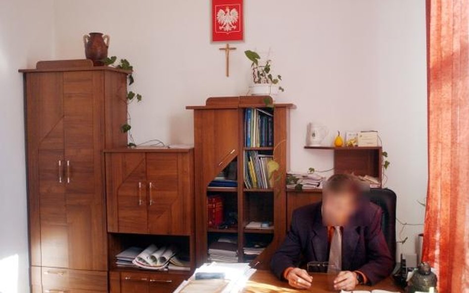 Staż pracy: przepisy dyskryminują zastępcę wójta