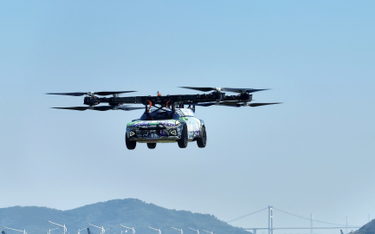 Chińczycy dołączyli do wyścigu latających elektrycznych pojazdów. Ten ma koła i może poruszać się ja