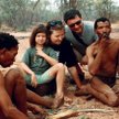 Łucja Mikołajczuk z mężem i córką Niną na ognisku w wiosce Buszmenów, Namibia 2008 r.