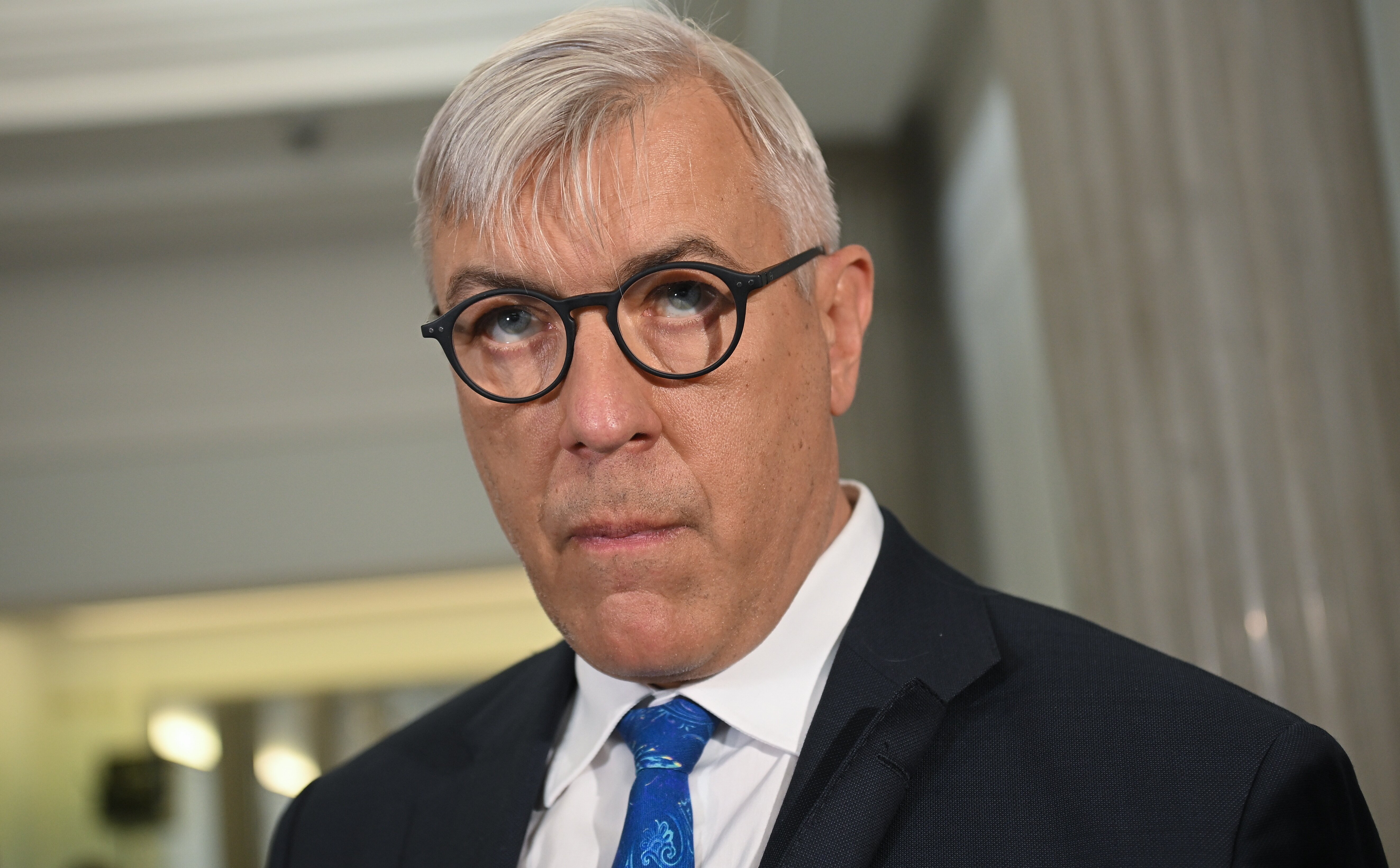 Jacek Dubois: Mieszanie prawa z polityką