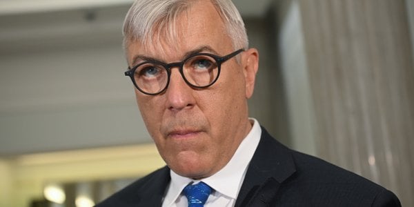 Jacek Dubois: Mieszanie prawa z polityką